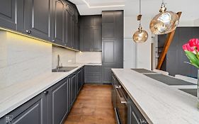 Cozy Old Town Apartment